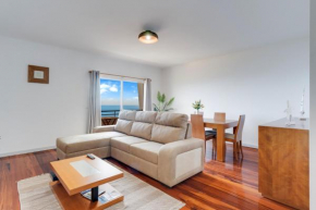 Santa Cruz Apartment with Sea View by HR Madeira